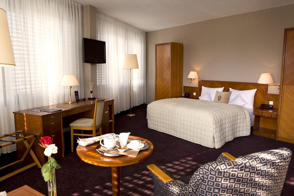Ross Hotel Stuttgart Exterior foto
